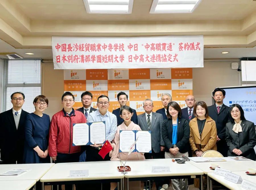 <b>[field:title/]</b>